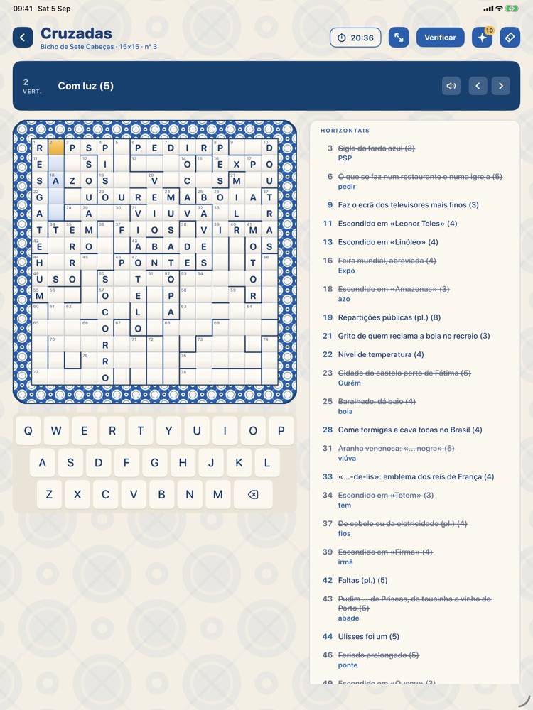 Uma grelha 15×15 do capítulo Bicho de Sete Cabeças no iPad, meio preenchida