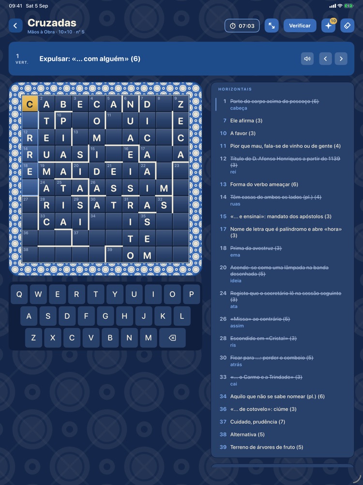 Uma grelha 10×10 no iPad, no modo escuro